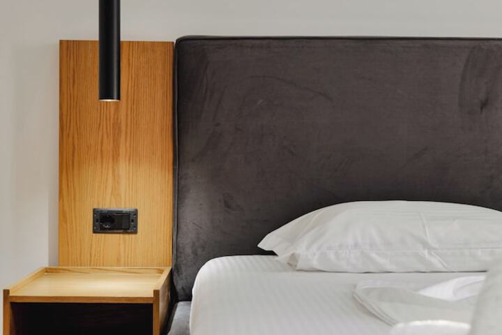 Room 10 of 68