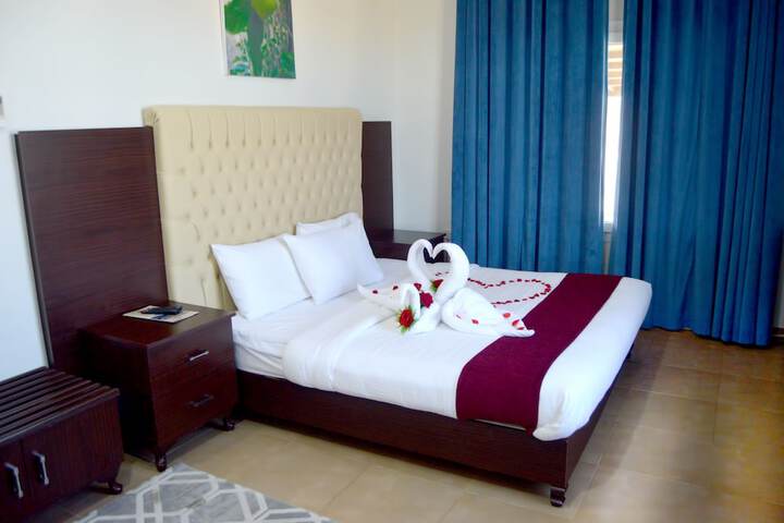 Room 3 of 33
