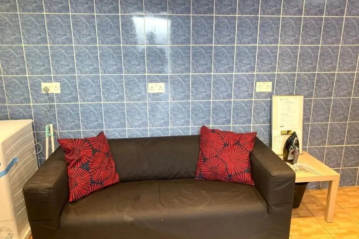 Room 9 of 14