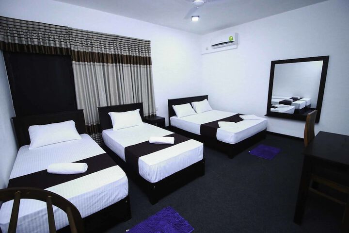 Room 12 of 34