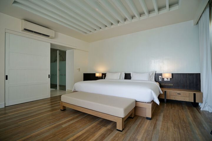 Room 10 of 92