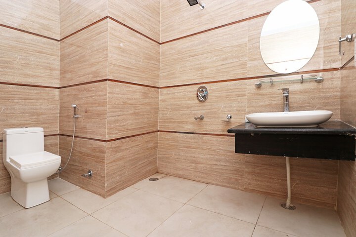 Room 10 of 18