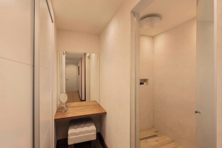 Room 35 of 82