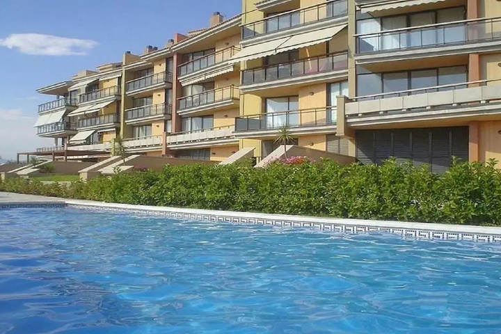 Pool 10 of 14