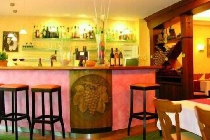 Lounge 50 of 56