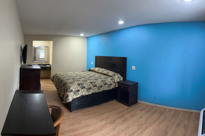 Room 13 of 33