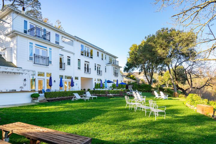 The River Belle Inn