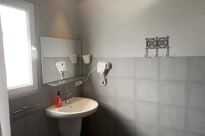 Room 25 of 36