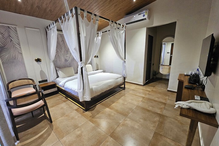 Room 2 of 7