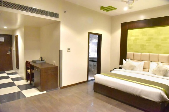 Room 27 of 39