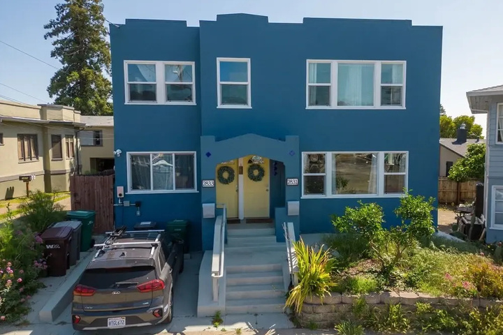 Centrally Located Bright 2 Bedroom 2 Duplex by Redawning