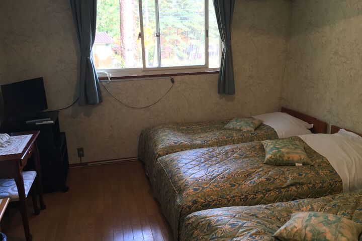 Room 9 of 35