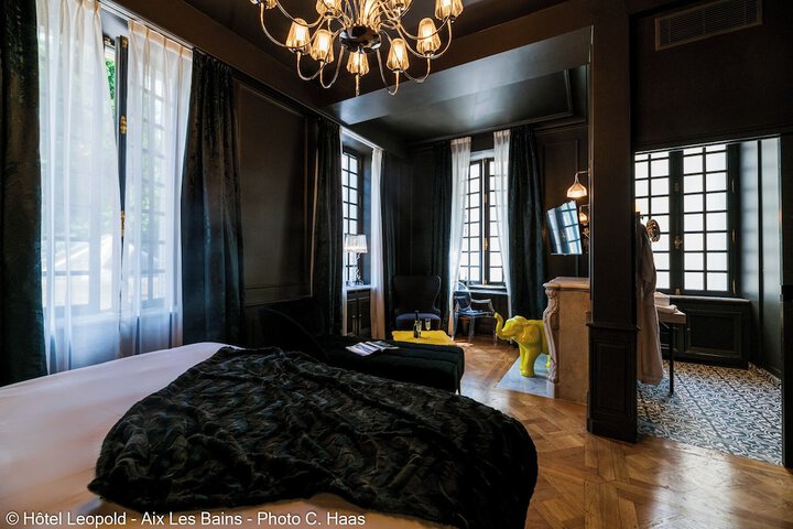 Room 28 of 77