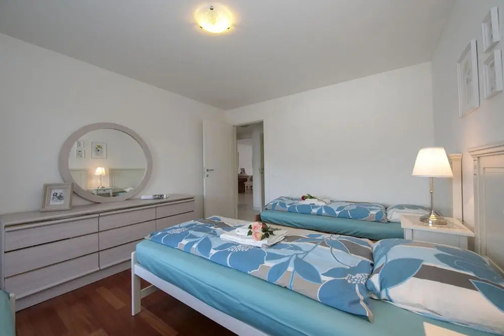 Room 5 of 13