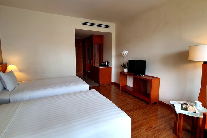 Room 9 of 50