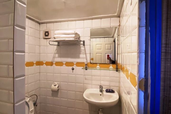 Room 20 of 34