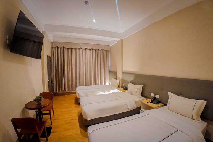 Room 12 of 38