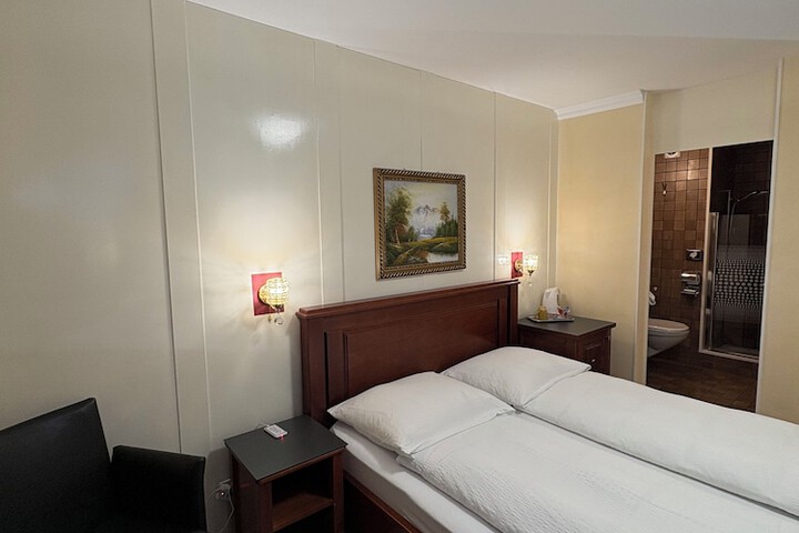 Room 150 of 266