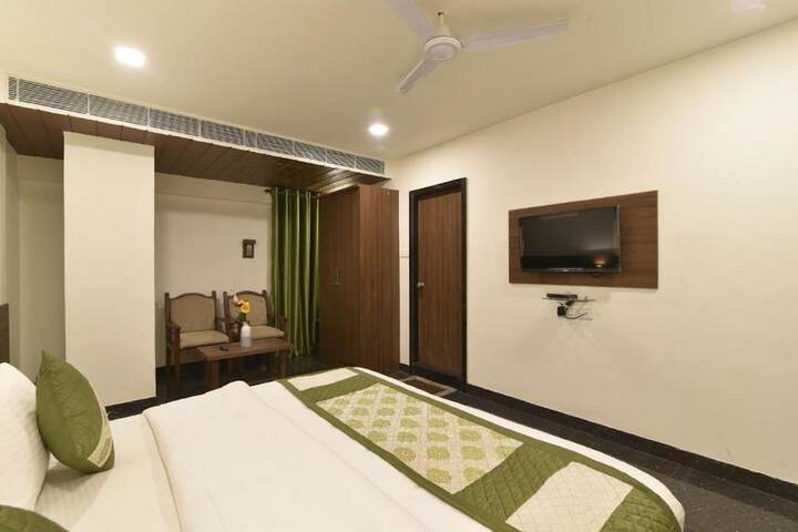 Room 27 of 43