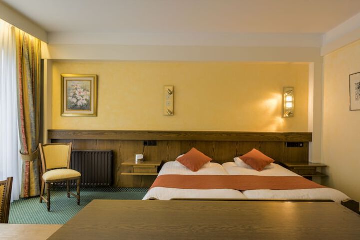 Room 10 of 37