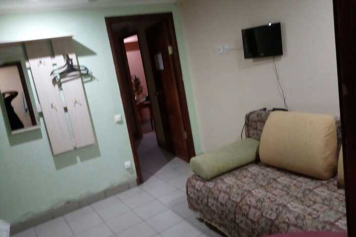 Room 16 of 28