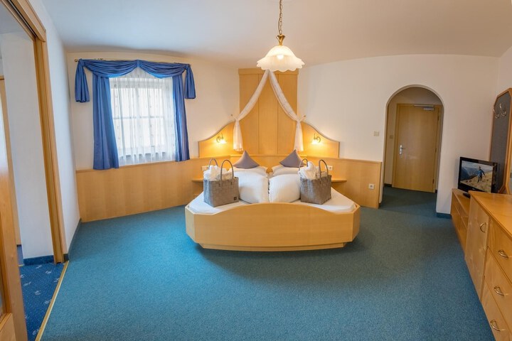 Room 6 of 31
