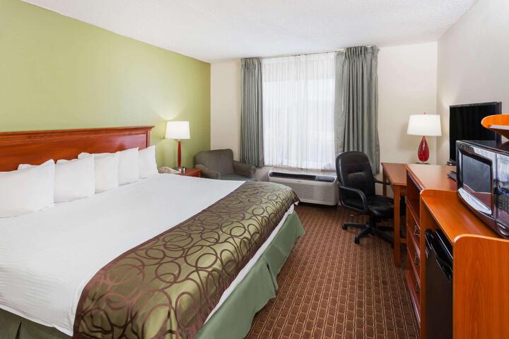 1 King Bed (7 of 18)