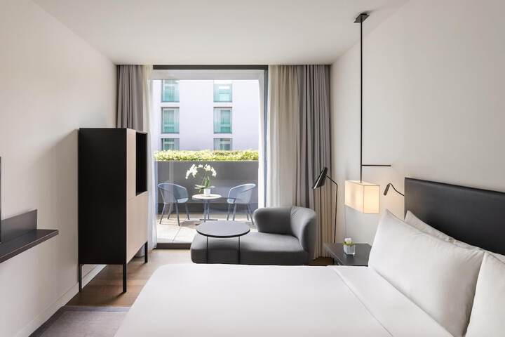Room 76 of 213