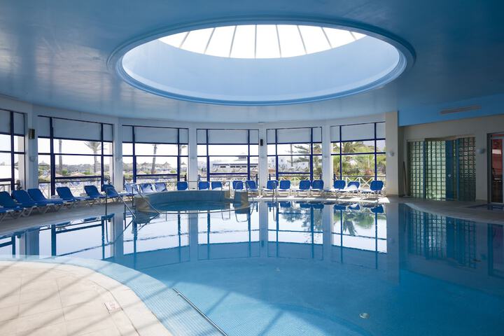 Hotel Pool