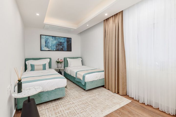 Room 10 of 48