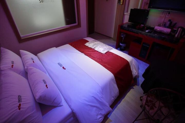 Room 3 of 5