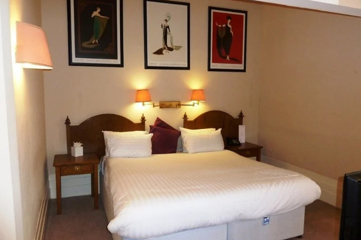GEORGE HOTEL