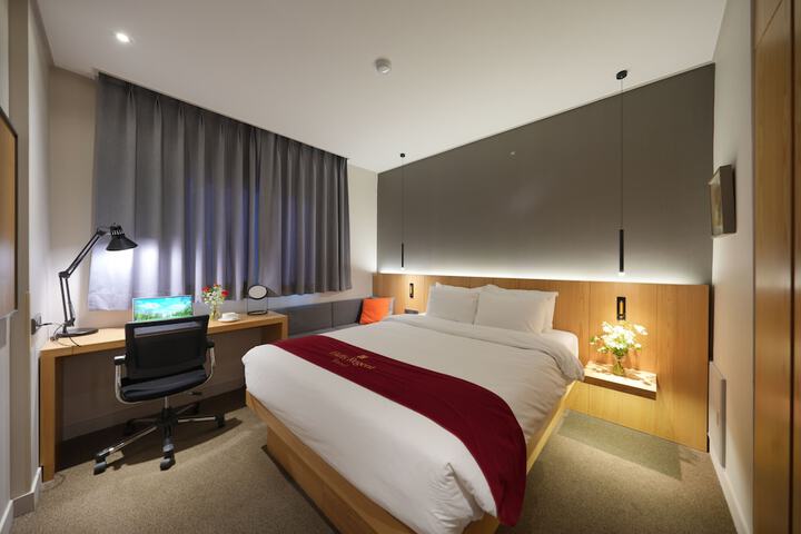 Room 28 of 115