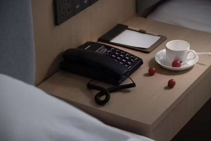 Room 10 of 27