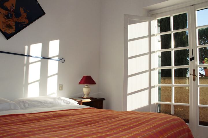 Room 5 of 38
