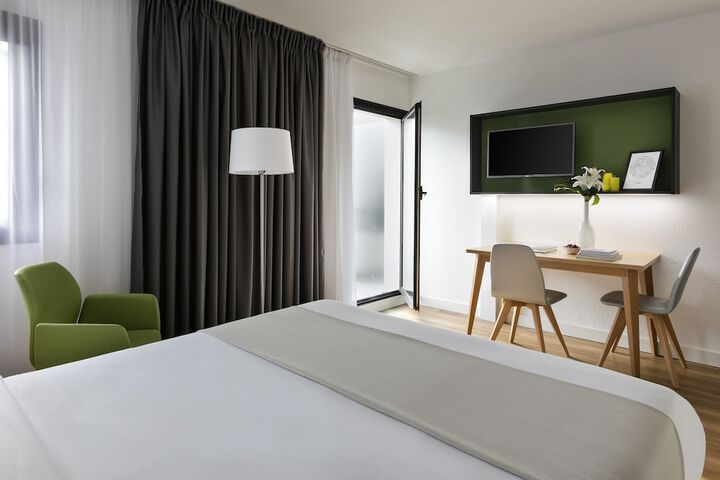 Room 11 of 30