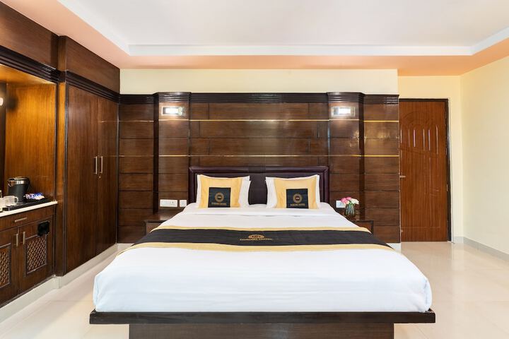 Room 3 of 27