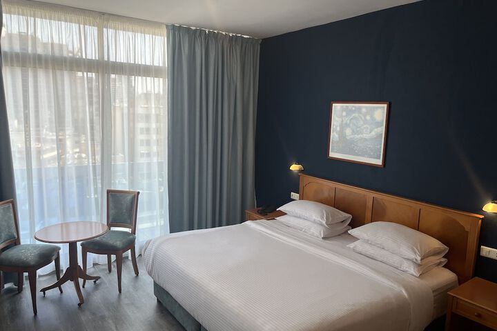 Room 11 of 88
