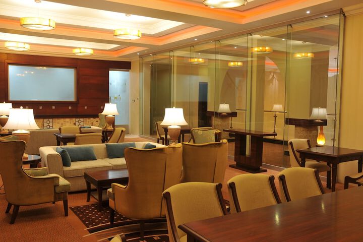 Lounge 159 of 193