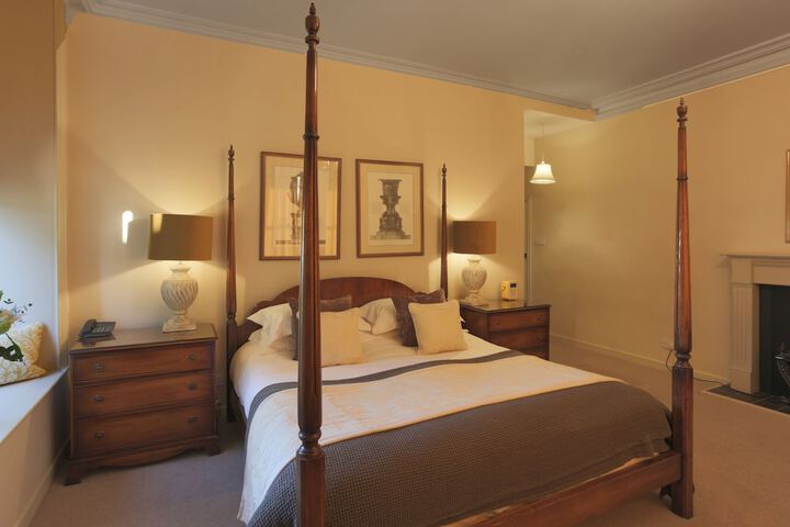 Room 11 of 240