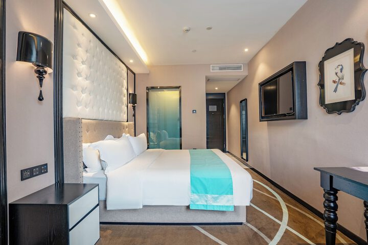 Room 12 of 42