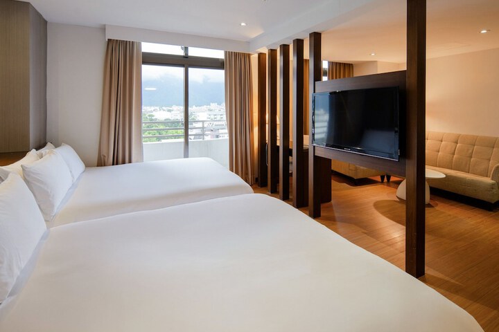 Room 33 of 120