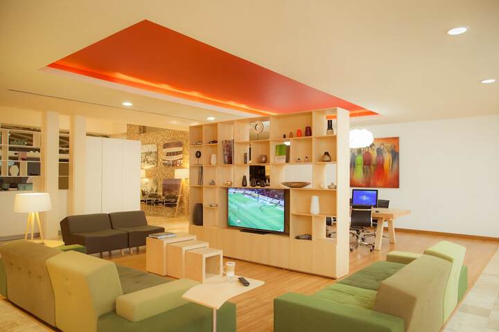 Entrance & Lobby