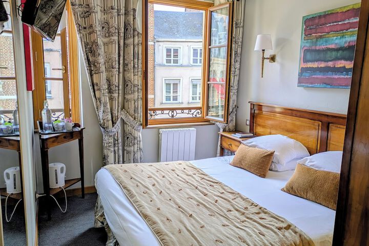 Room 9 of 35