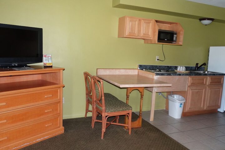 Room 16 of 28