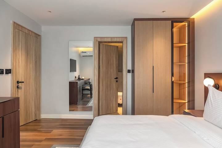 Room 9 of 34