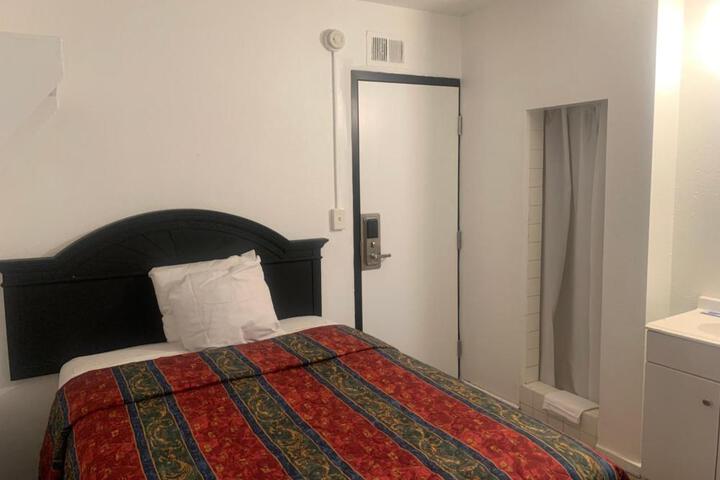 Deluxe Quadruple Room 2 Double Beds (7 of 8)