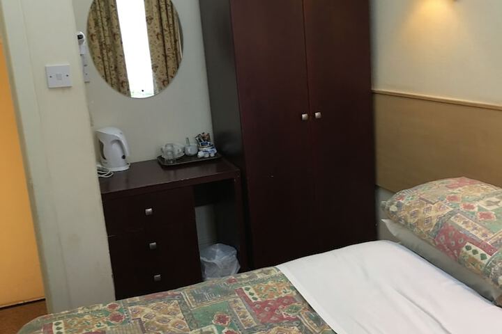 Room 28 of 80