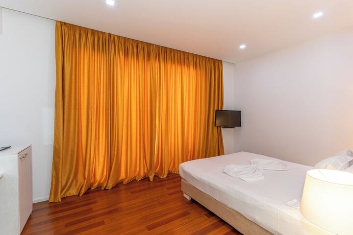 Room 26 of 63