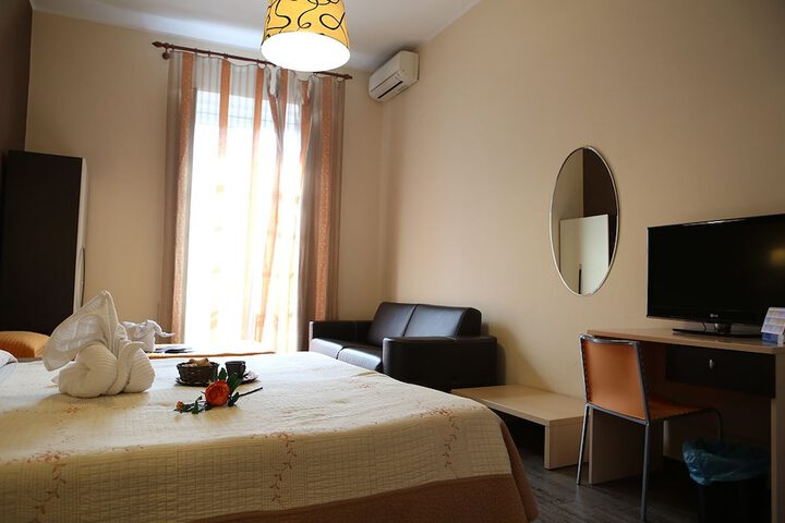 Room 11 of 28